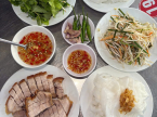 Bánh ướt heo quay Bà Sửu
