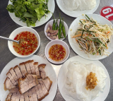 Bánh ướt heo quay Bà Sửu chia sẻ