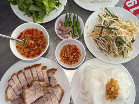 Đặc sản Huế: 9 món ăn đường phố mà du khách không thể bỏ qua