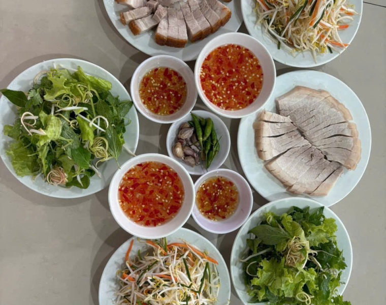 Bánh ướt thịt luộc Bà Sửu